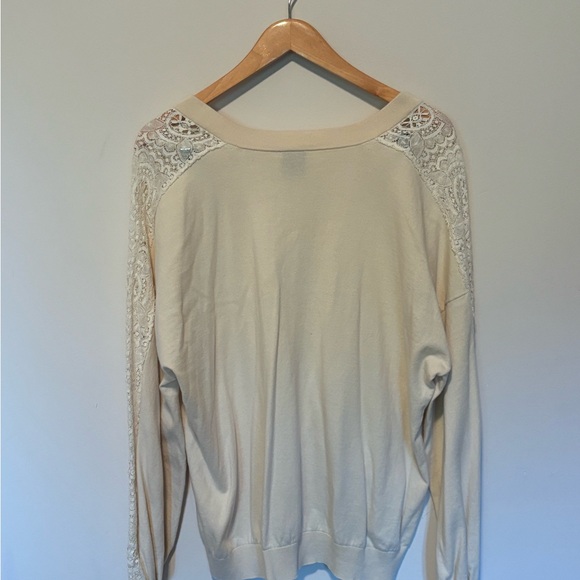 Nude Pull-Over - Picture 5 of 6